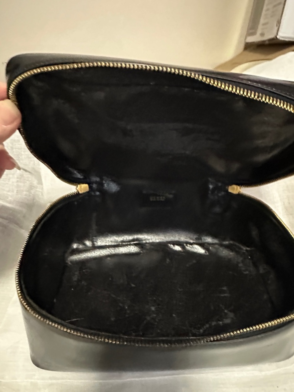 Authentic Gucci Black Patent Leather Vanity Case with Bamboo Zipper Pulls - Picture 10 of 15